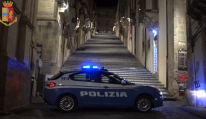 caltagirone polizia sex indoor